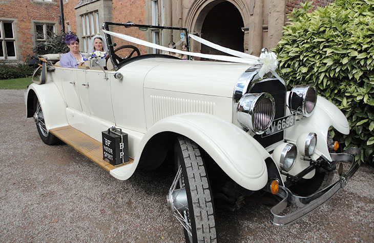 Worcester 1924 Vintage Convertible (White)